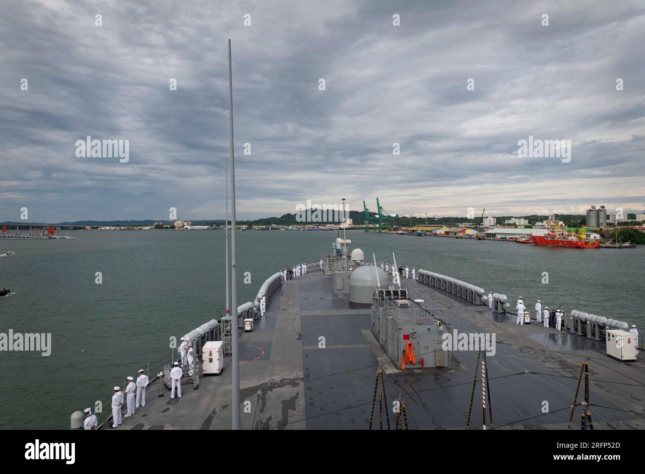 MUARA, Brunei (3 août 2023) – le navire amiral de la 7e flotte ...