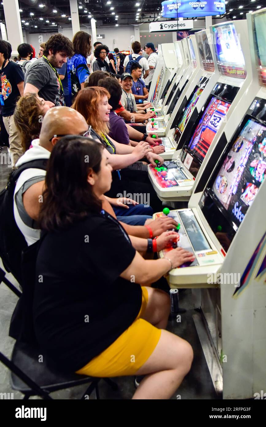 Las Vegas, Nevada USA.4 août 2023. Les joueurs apprécient les jeux d'arcade à Evo 2023 qui ont lieu au Mandalay Bay Resort à Las Vegas. Crédit : Ken Howard/Alamy Banque D'Images