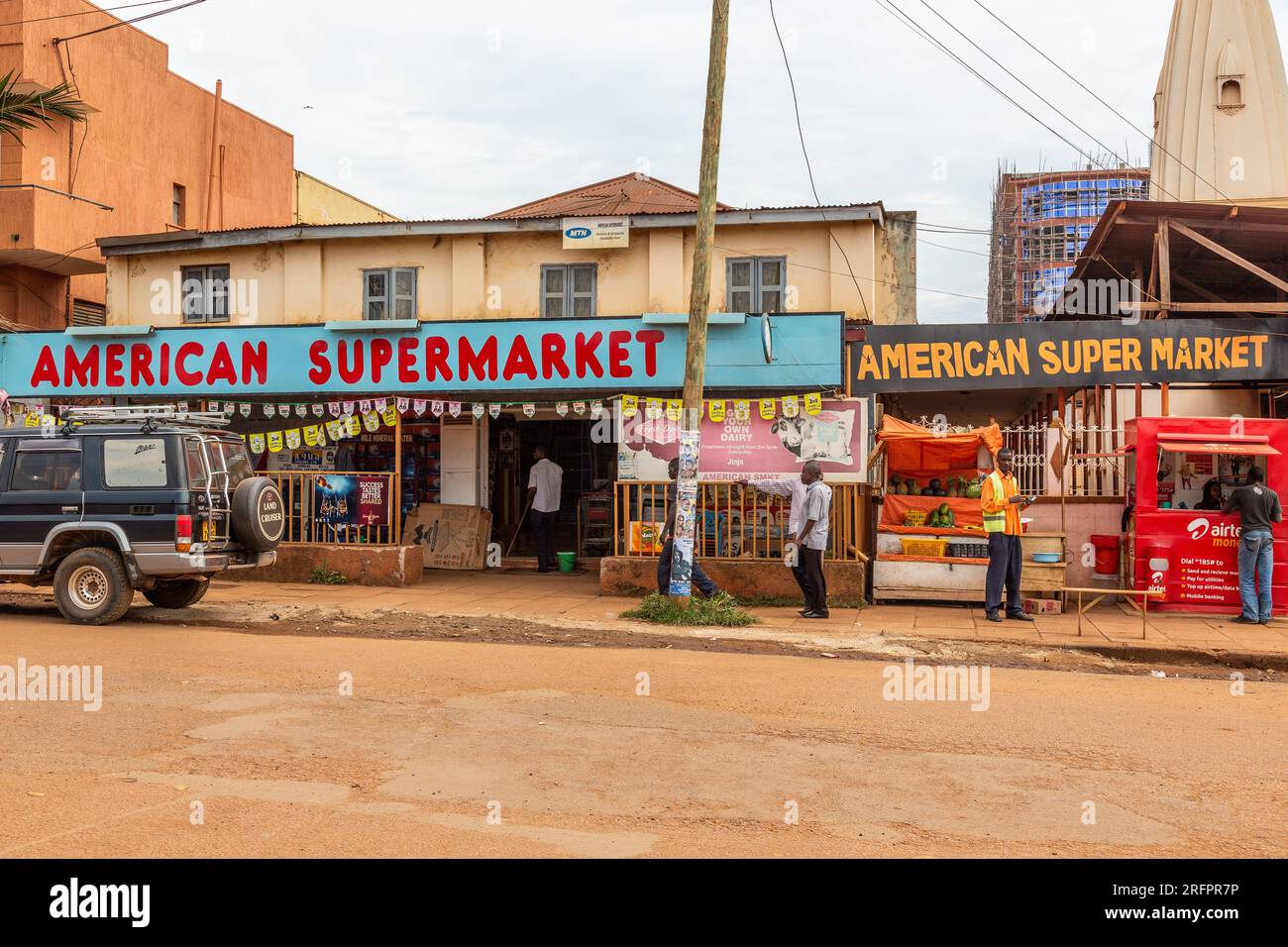 Supermarché américain dans une rue de Jinja, Ouganda Banque D'Images