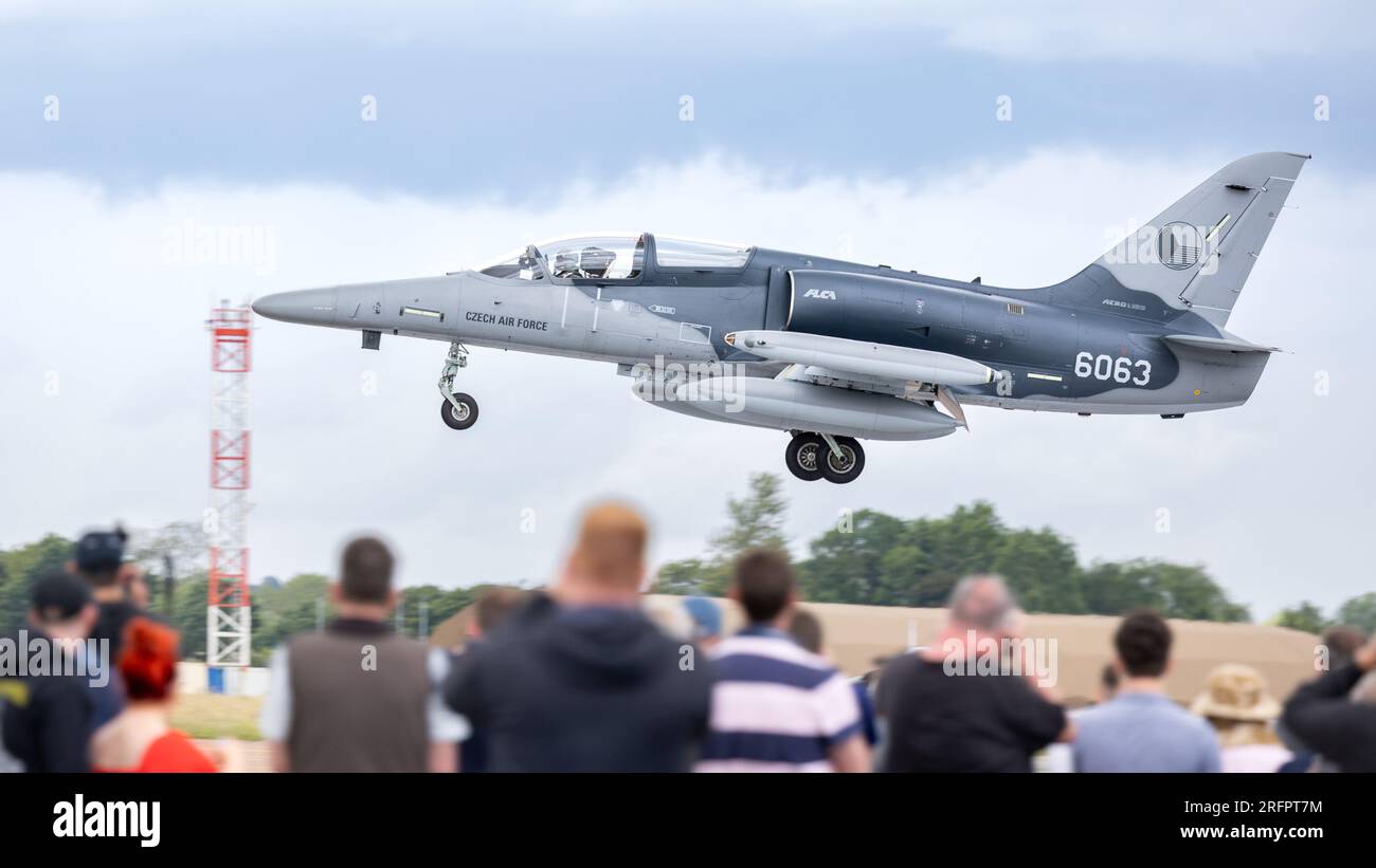 Armée de l'air tchèque - Aero Vodochody L-159 ALCA, arrivée à la RAF Fairford pour le Royal International Air Tattoo 2023. Banque D'Images