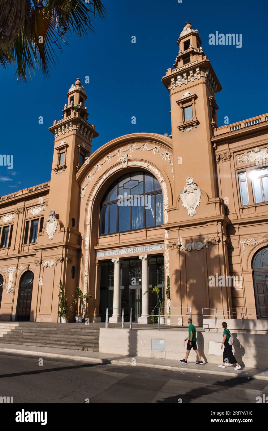 Vue extérieure du bâtiment du théâtre Margherita à Bari Banque D'Images