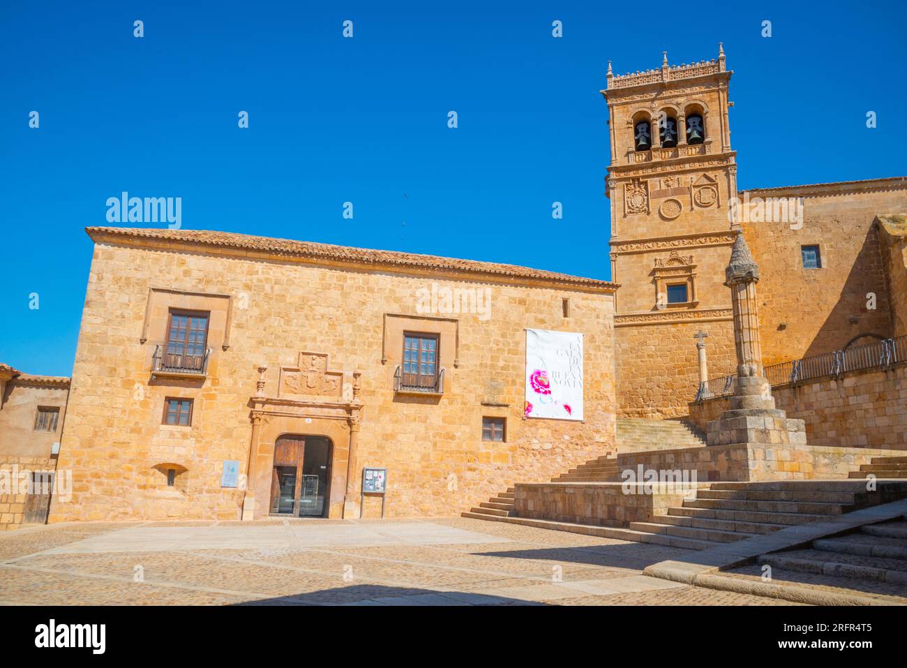 Musée des costumes populaires. Plaza Mayor, Moron de Almazan, province de Soria, Castilla Leon, Espagne. Banque D'Images