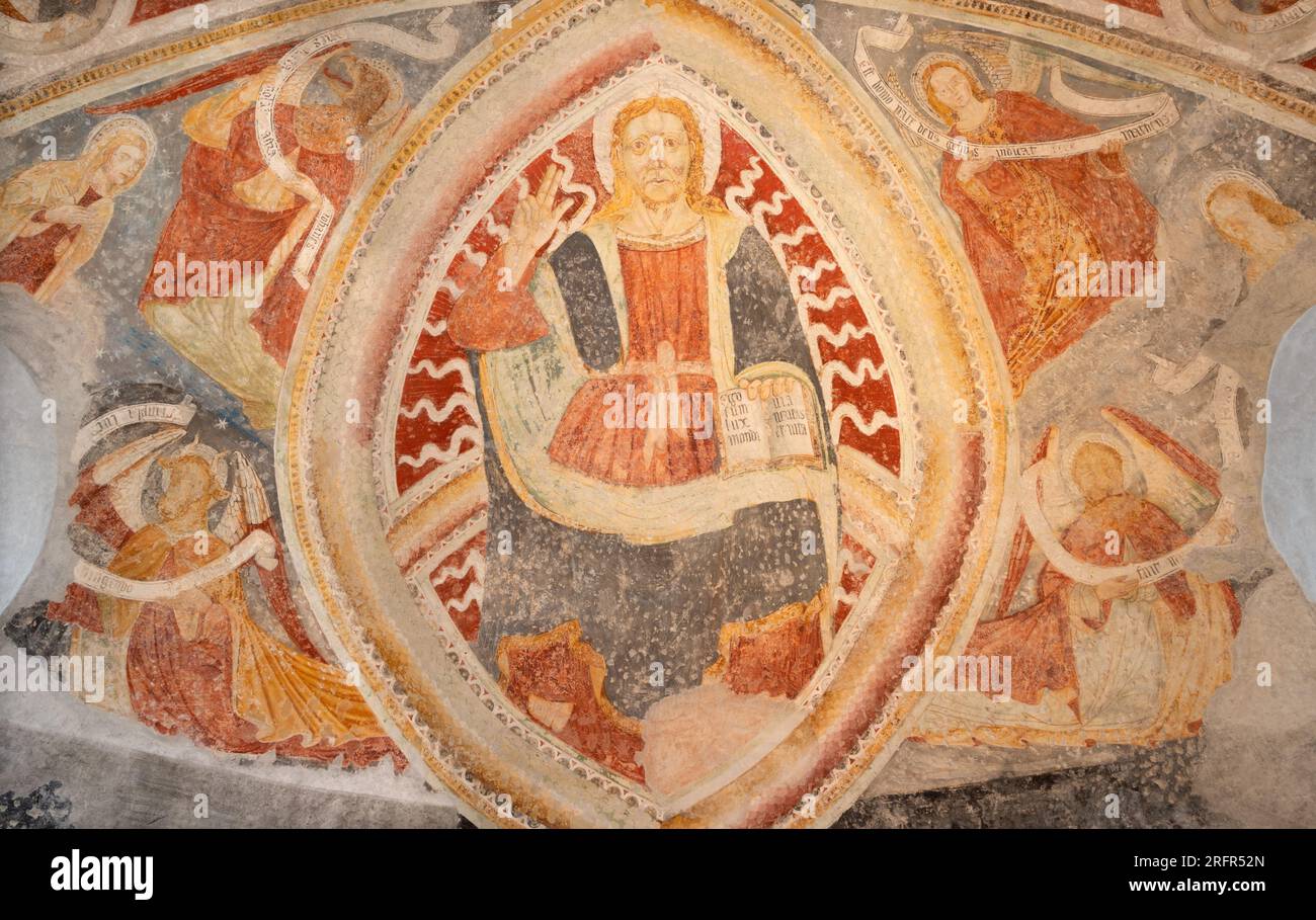 BONDO, SUISSE - 21 JUILLET 2022 : la fresque de Jésus le professeur dans l'abside principale de l'église Saint-Martins à partir de 15. Cent. Banque D'Images