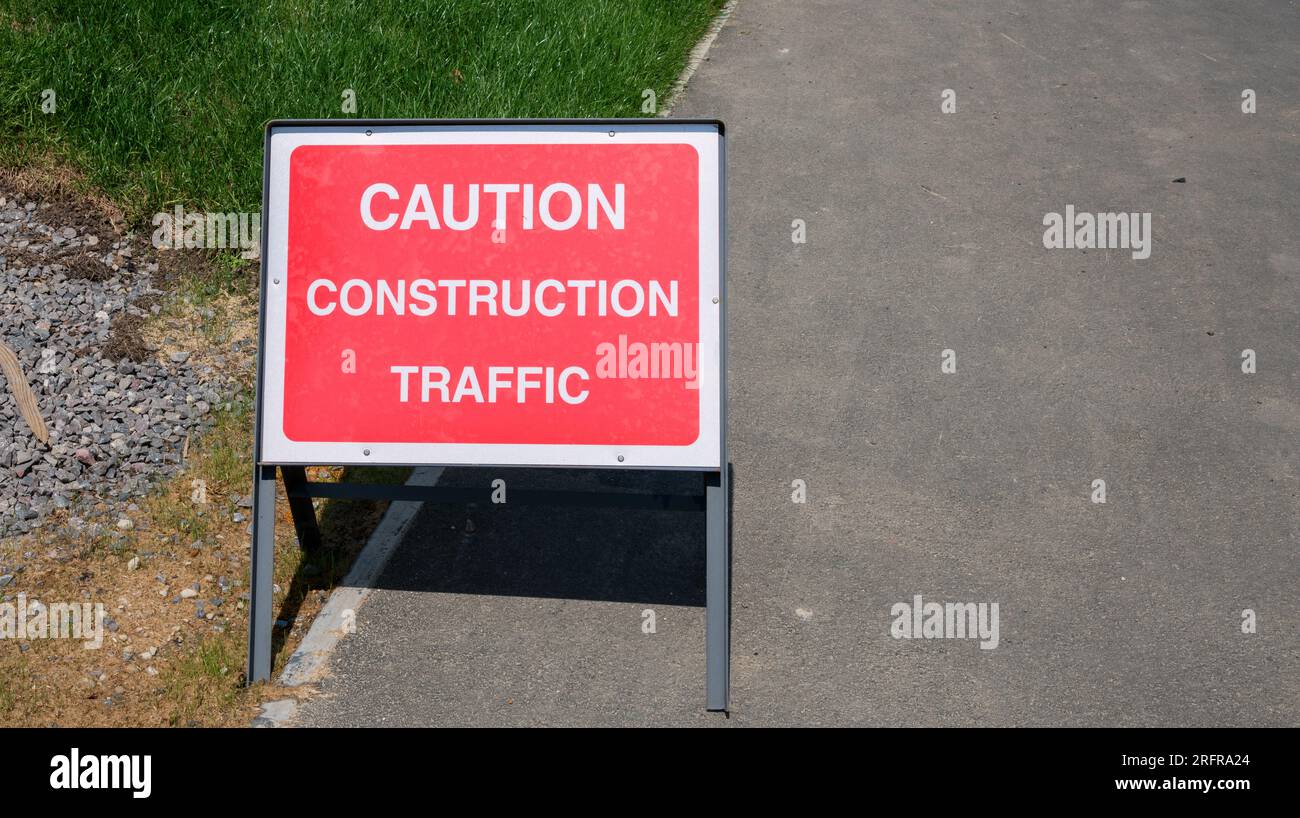 Attention Construction panneau de signalisation sur le chantier, Cotswolds, Angleterre, Royaume-Uni Banque D'Images