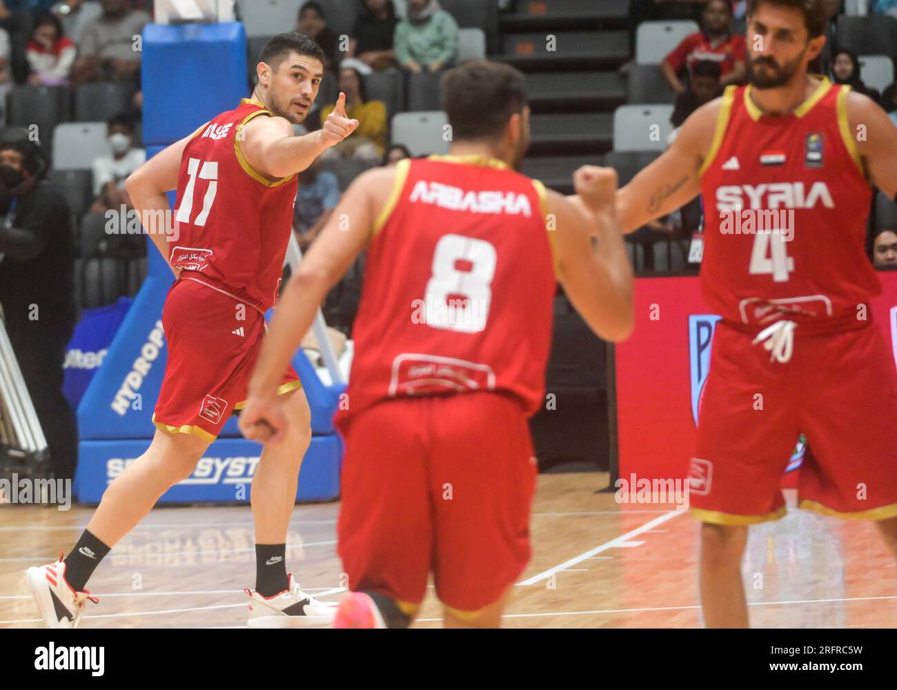 Jakarta, Indonésie. 5 août 2023. Emiliano Basabe (à gauche), de Syrie, réagit lors du match international indonésien de basket-ball sur invitation entre l’Indonésie et la Syrie à Jakarta, en Indonésie, le 5 août 2023. Crédit : Zulkarnain/Xinhua/Alamy Live News Banque D'Images