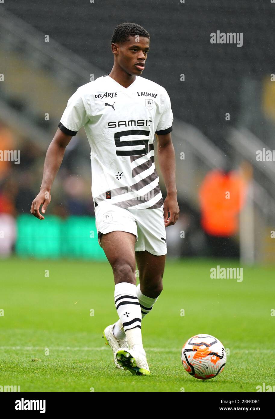 Le Stade Rennais réchauffe Omari en action lors du match amical de pré-saison au Molineux Stadium, Wolverhampton. Date de la photo : Samedi 5 août 2023. Banque D'Images