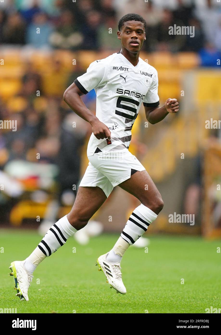 Le Stade Rennais réchauffe Omari en action lors du match amical de pré-saison au Molineux Stadium, Wolverhampton. Date de la photo : Samedi 5 août 2023. Banque D'Images