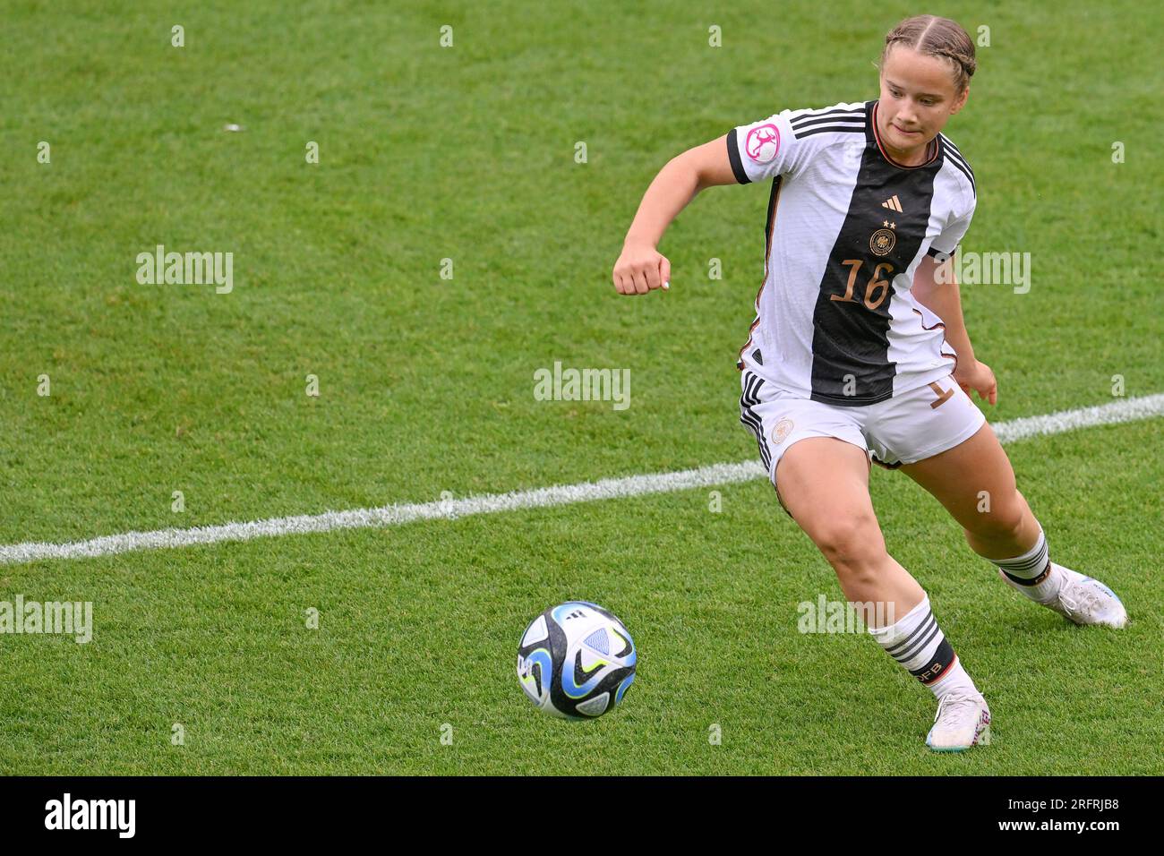 Paulina Platner (16 ans) d'Allemagne photographiée lors d'un match de football féminin entre les équipes nationales féminines de moins de 19 ans d'Espagne et d'Allemagne lors de la finale de L'EURO féminin des moins de 19 ans de l'UEFA le vendredi 30 juillet 2023 à Leuven , Belgique . PHOTO SPORTPIX | David Catry Banque D'Images