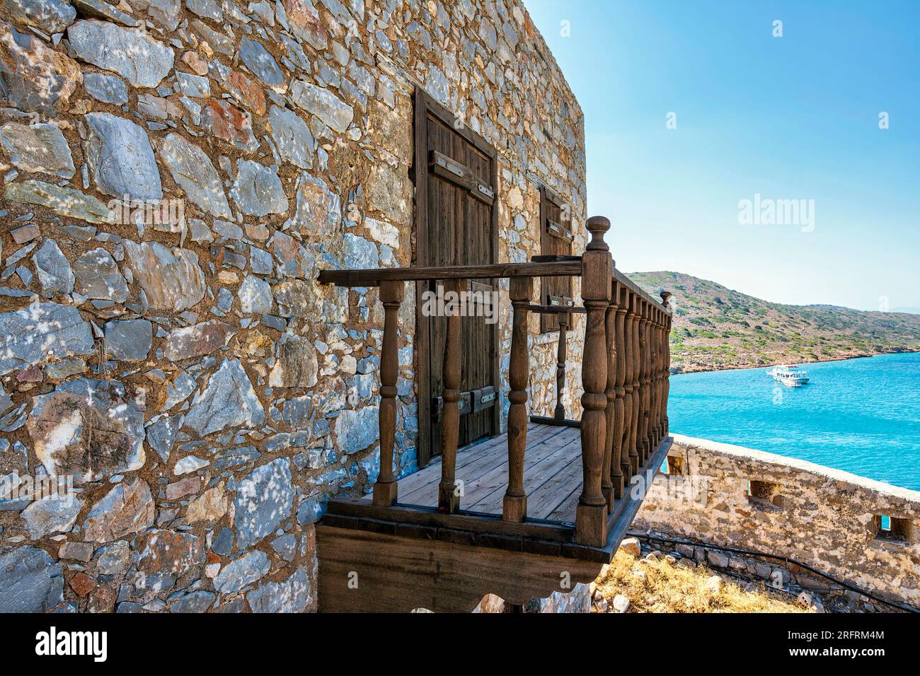 Maison ancienne avec balcon sur l'île de Spinalonga, Crète, Grèce. Banque D'Images