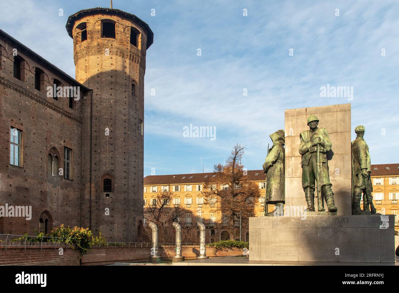 Monument au duc d'Aoste (1937) en face de la Casaforte d'Acaja, partie du complexe architectural du Palazzo Madama, Turin, Piémont, Italie Banque D'Images