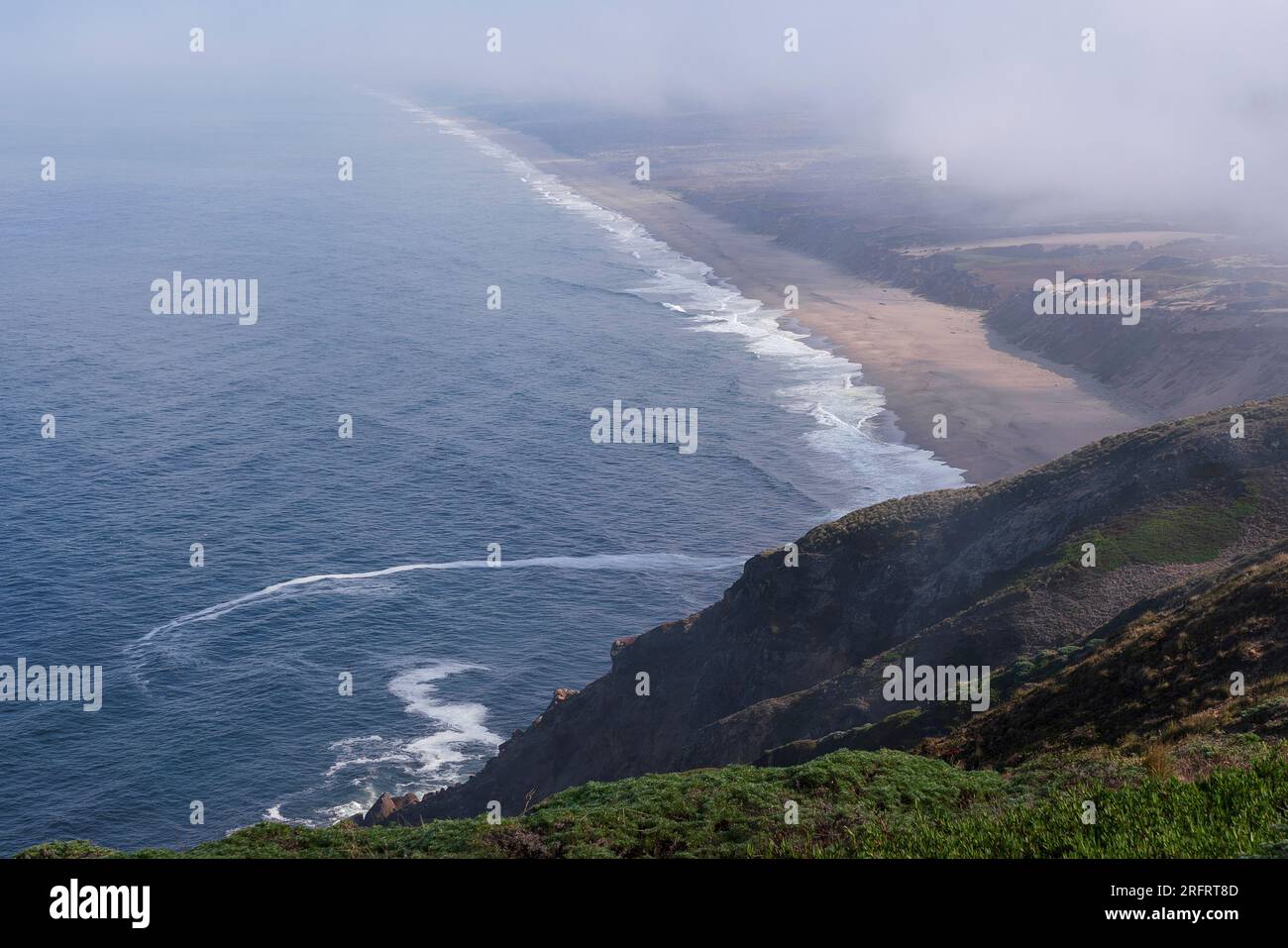 Vagues le long de point Reyes National Seashore en Californie Banque D'Images