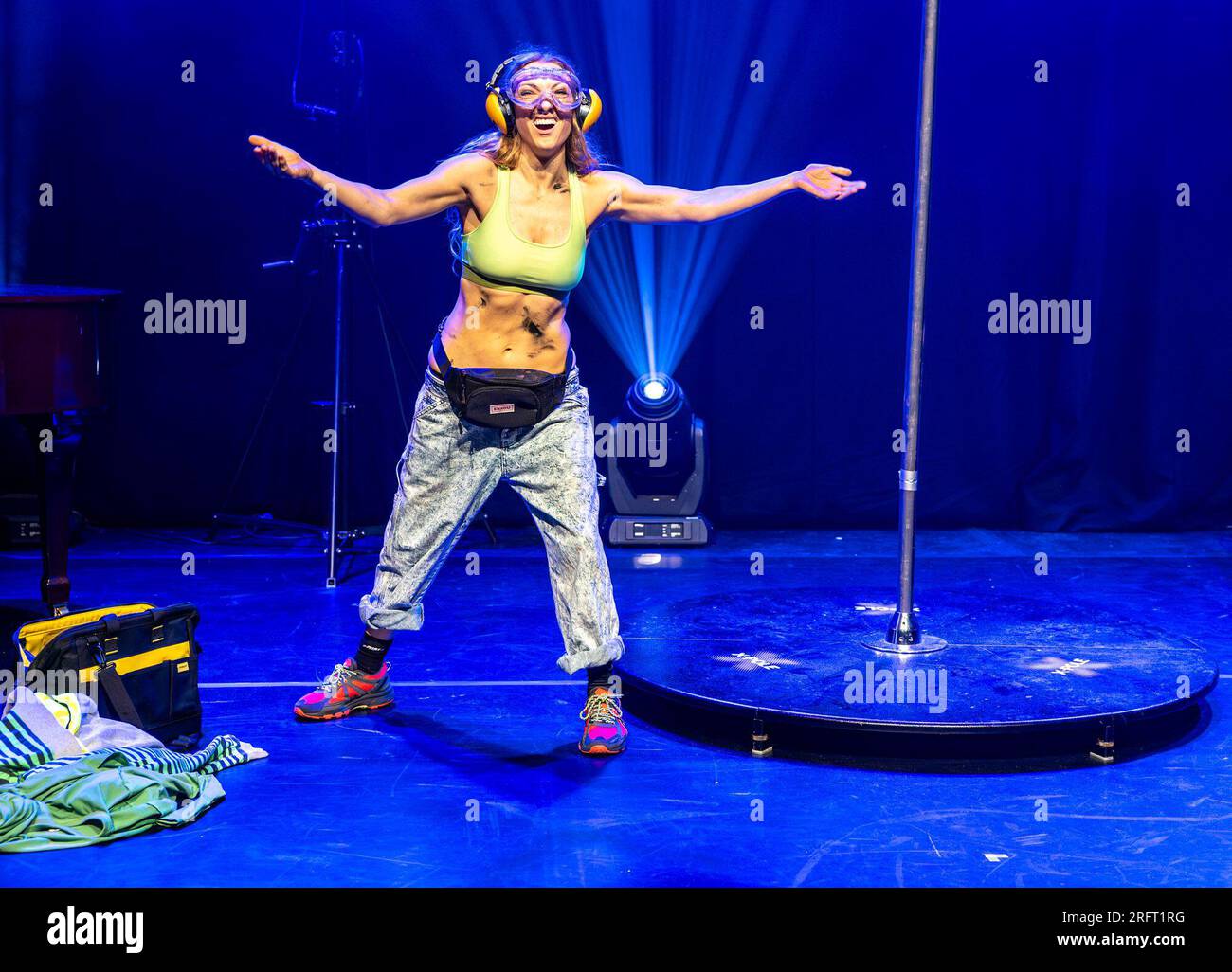 Édimbourg Pleasance, Royaume-Uni. 05 août 2023 photo : Lucy McCormick est de retour avec son émission catastrophique de concept moyen la plus ambitieuse à ce jour. Rejoignez Lucy alors qu'elle dévoile son ensemble cabaret tente spectaculaire… Malheureusement, elle n'a pas d'amis, pas d'argent, et pas de tente.. Le gala d'ouverture de Pleasance célèbre sa 38e année avec les moments forts de certains des spectacles du programme Edinburgh Fringe 2023. Crédit : Rich Dyson/Alamy Live News Banque D'Images