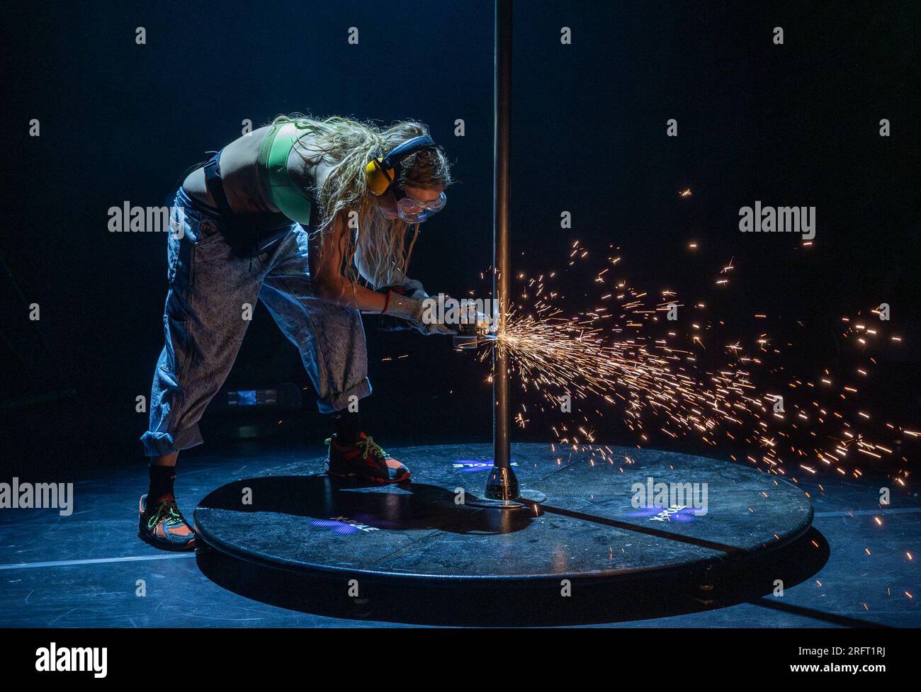 Édimbourg Pleasance, Royaume-Uni. 05 août 2023 photo : Lucy McCormick est de retour avec son émission catastrophique de concept moyen la plus ambitieuse à ce jour. Rejoignez Lucy alors qu'elle dévoile son ensemble cabaret tente spectaculaire… Malheureusement, elle n'a pas d'amis, pas d'argent, et pas de tente.. Le gala d'ouverture de Pleasance célèbre sa 38e année avec les moments forts de certains des spectacles du programme Edinburgh Fringe 2023. Crédit : Rich Dyson/Alamy Live News Banque D'Images