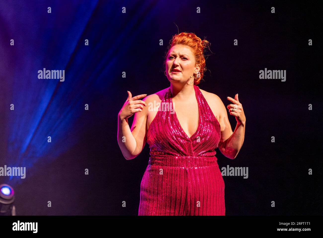 Édimbourg Pleasance, Royaume-Uni. 05 août, 2023 photographié : Flat & the Curves, les finalistes du Chortle Award 2023 apportent leur cabaret de comédie scintillant au public de Pleasance. Le gala d'ouverture de Pleasance célèbre sa 38e année avec les moments forts de certains des spectacles du programme Edinburgh Fringe 2023. Crédit : Rich Dyson/Alamy Live News Banque D'Images