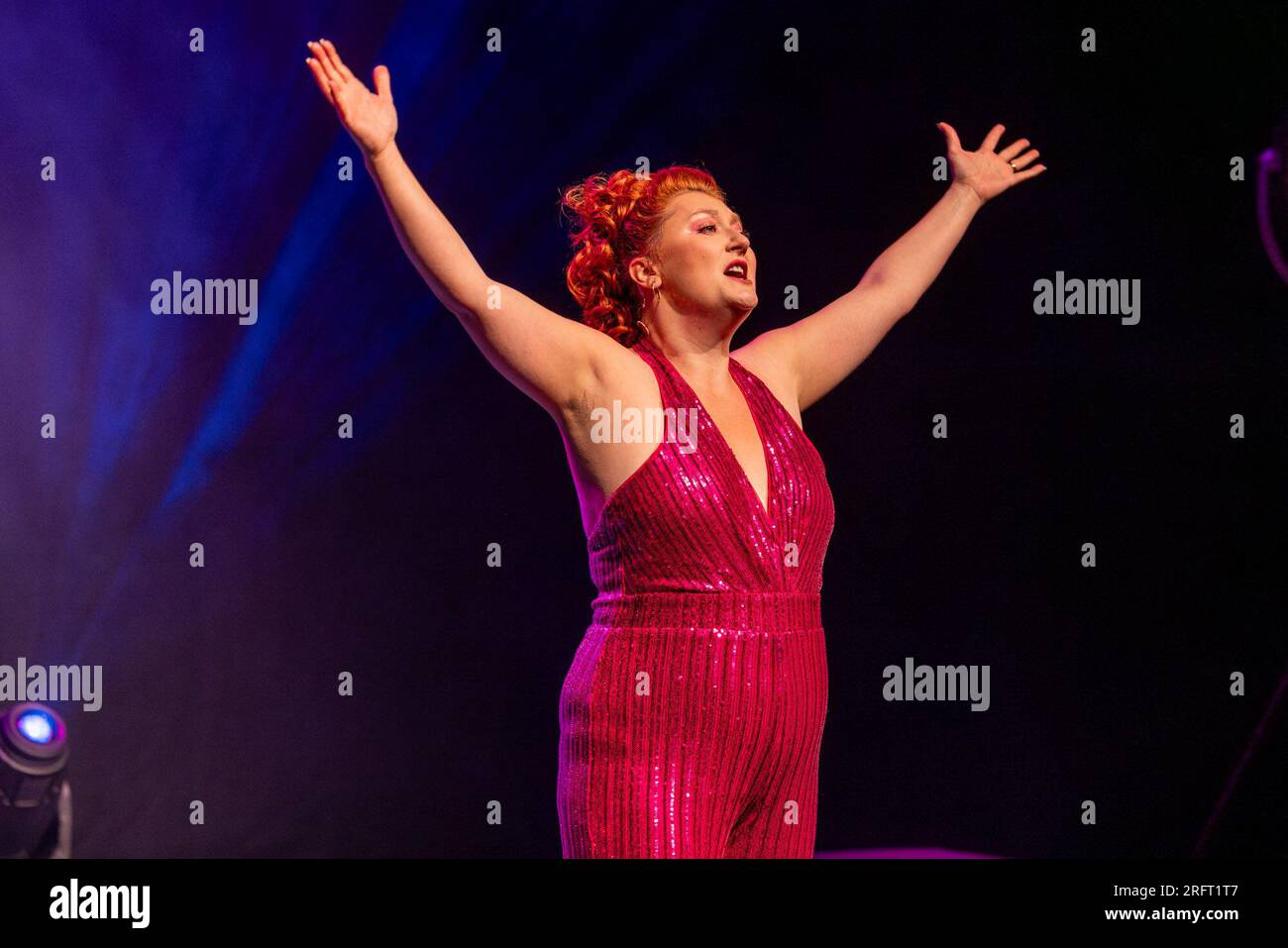 Édimbourg Pleasance, Royaume-Uni. 05 août, 2023 photographié : Flat & the Curves, les finalistes du Chortle Award 2023 apportent leur cabaret de comédie scintillant au public de Pleasance. Le gala d'ouverture de Pleasance célèbre sa 38e année avec les moments forts de certains des spectacles du programme Edinburgh Fringe 2023. Crédit : Rich Dyson/Alamy Live News Banque D'Images