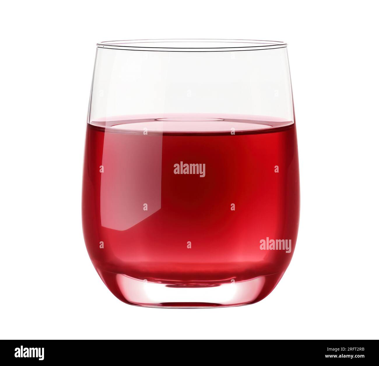 Un verre de jus de fruits rouges (raisin, canneberge, cerise, etc.) isolé sur fond blanc Banque D'Images