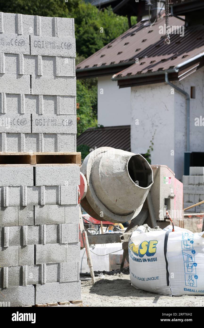 Blocs de construction. Gros oeuvre Environnement. Saint-Gervais-les-bains. Haute-Savoie. Auvergne-Rhône-Alpes. France. Europe. Banque D'Images