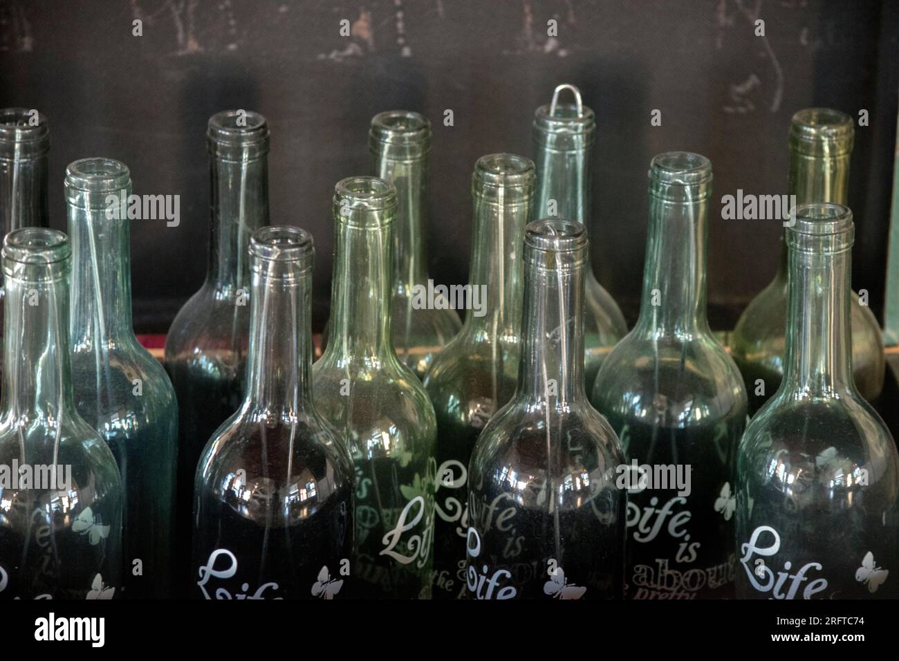 Vieilles bouteilles en verre. objets vintage Banque D'Images