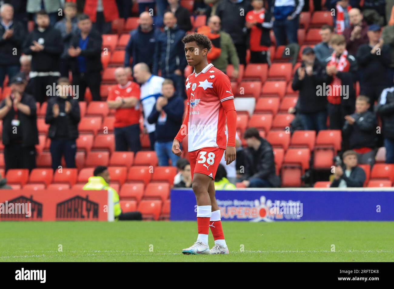 Theo Chapman #38 de Barnsley lors du match Sky Bet League 1 Barnsley vs Port Vale à Oakwell, Barnsley, Royaume-Uni. 5 août 2023. (Photo Alfie Cosgrove/News Images) dans, le 8/5/2023. (Photo Alfie Cosgrove/News Images/Sipa USA) crédit : SIPA USA/Alamy Live News Banque D'Images