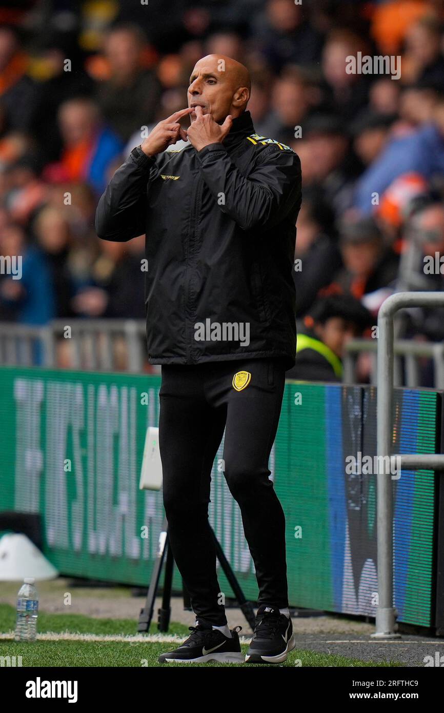 Dino Maamria, Manager de Burton Albion lors du match Sky Bet League 1 Blackpool vs Burton Albion à Bloomfield Road, Blackpool, Royaume-Uni, le 5 août 2023 (photo Steve Flynn/News Images) Banque D'Images