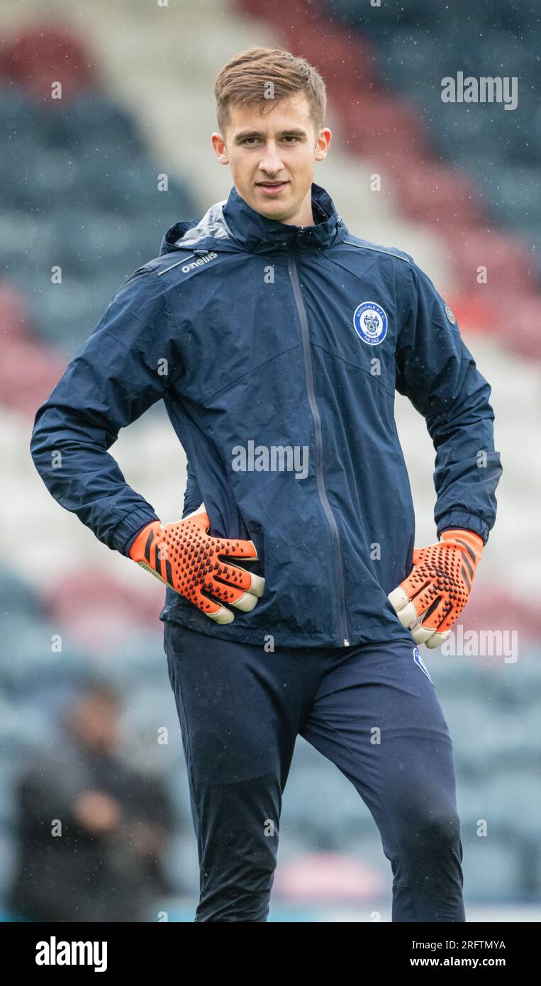 Rochdale, Greater Manchester, Angleterre, 5 août 2023. Le gardien de but de Rochdale Louie Moulden se réchauffe avant le coup d'envoi lors de Rochdale AFC V Ebbsfleet Uni dans la Ligue nationale de Vanarama à la Crown Oil Arena. (Image de crédit : ©Cody Froggatt/Alamy Live News) Banque D'Images