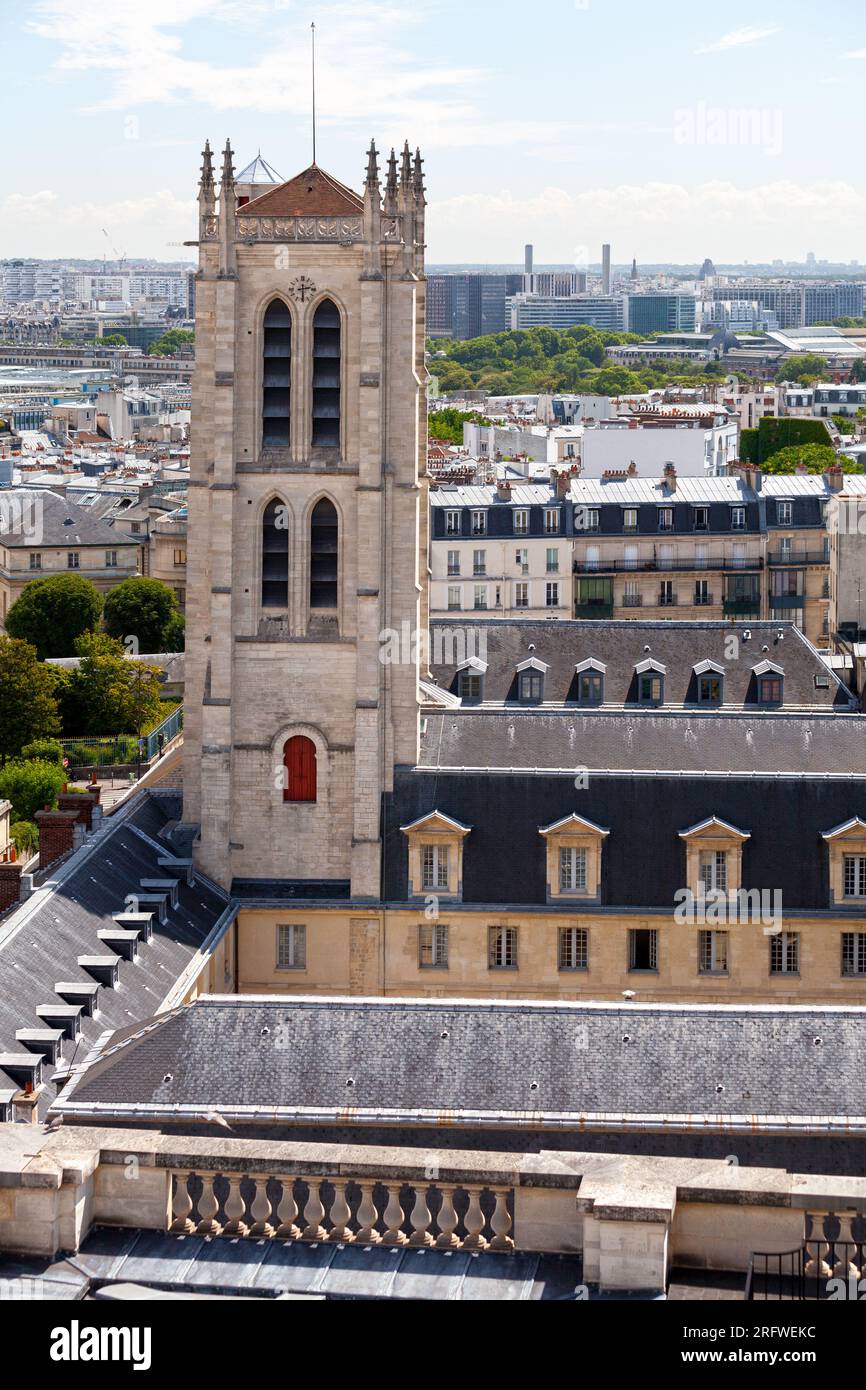 Paris, France - juillet 07 2017 : la Tour Clovis est le clocher de l'ancienne abbaye royale de Sainte-Geneviève, au cœur du quartier Latin de Paris. Banque D'Images