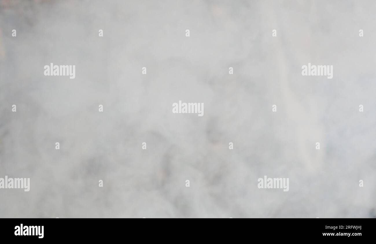 Brume blanche floue ou fumée ou vapeur sur fond noir, pollution et burnin Banque D'Images