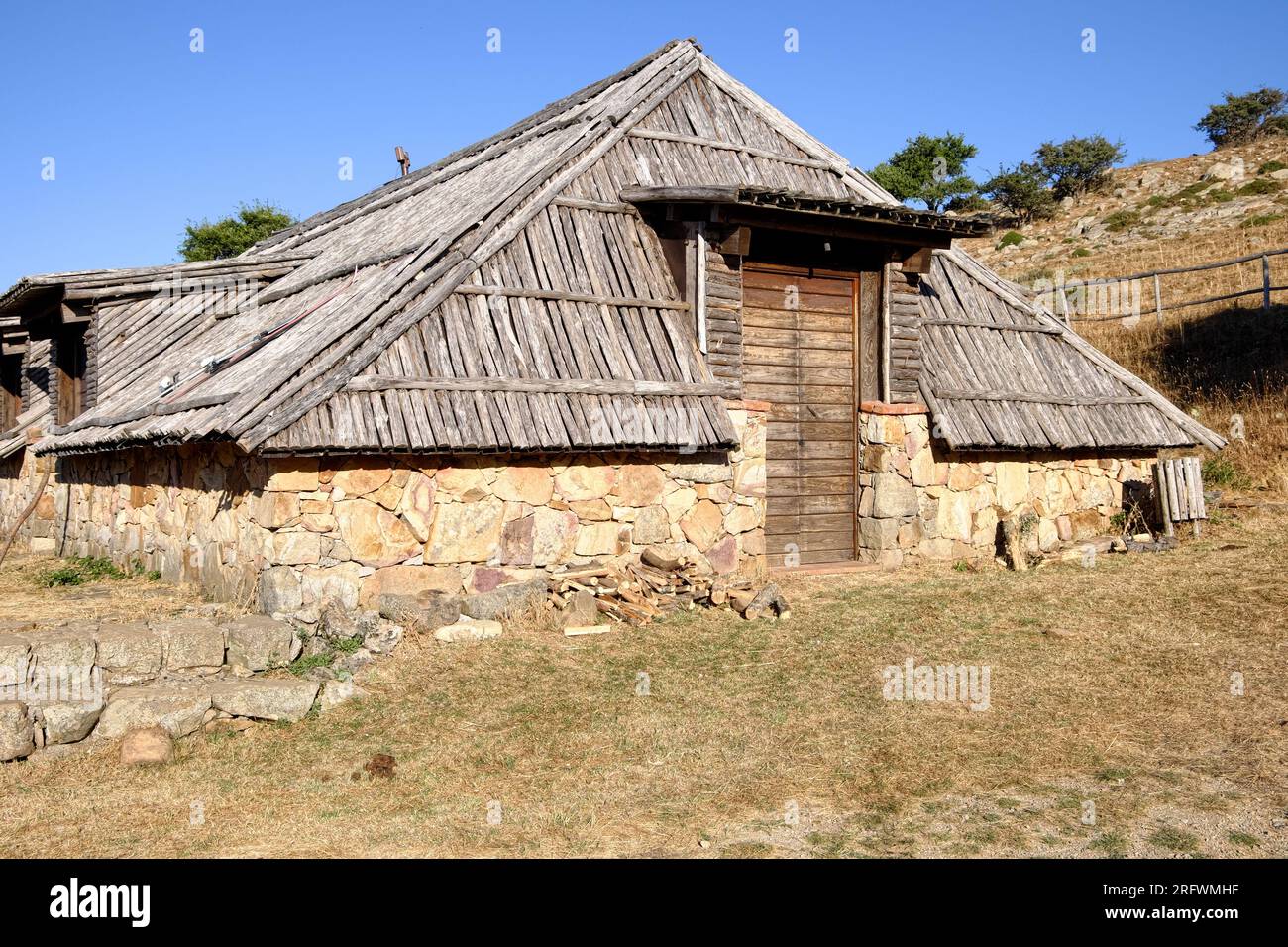 Maison de ferme traditionnelle dans les montagnes du Parc naturel régional de Madonie, Sicile, Italie Banque D'Images