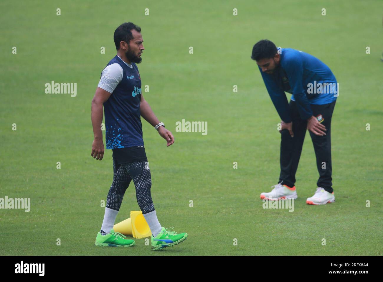 Mushfiqur Rahim et Mehidy Hasan Miraz au cours de l'équipe nationale, les joueurs passaient par la dernière journée de leurs exercices de fitness avant le début de sk Banque D'Images