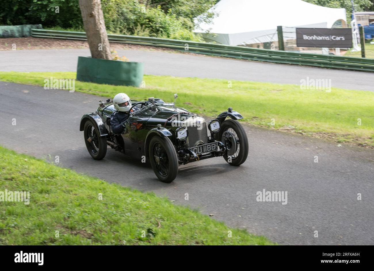 V.S.C.C. Prescott Speed Hill Climb, Prescott Hill, Gotherington, Gloucestershire, Angleterre, ROYAUME-UNI. 5 et 6 août 2023. Les membres du Vintage Sports car Club (V.S.C.C.) participant au championnat de vitesse de la ronde 5 des clubs à l'historique colline de Prescott. Cet événement de deux jours (essais du samedi / course du dimanche) avec plus de 250 voitures en action tout au long du week-end, fabriquées dès les années 10 et jusqu'à la fin des années 30 pour les voitures de sport et berlines et les voitures de course pré-1941 et gamme de l'Austin 7, Bugatti, Ford modèle A etc.cet événement est exécuté en utilisant le parcours court, (880 yards/804,7 m) et Banque D'Images