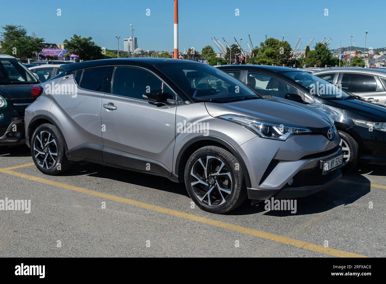 ISTANBUL, TURQUIE - 29 JUILLET 2023 : Toyota C-HR est un vus multisegment sous-compact produit par Toyota. Banque D'Images