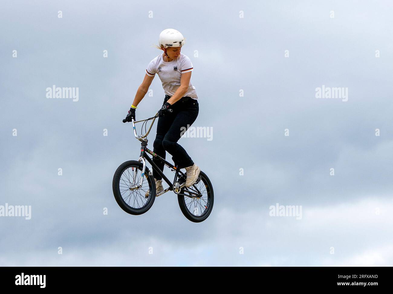 L'allemande Kim Lea Muller participe à la qualification Elite Femme en BMX Freestyle lors de la quatrième journée des Championnats du monde de cyclisme UCI 2023 à Glasgow Green, Glasgow. Date de la photo : dimanche 6 août 2023. Banque D'Images