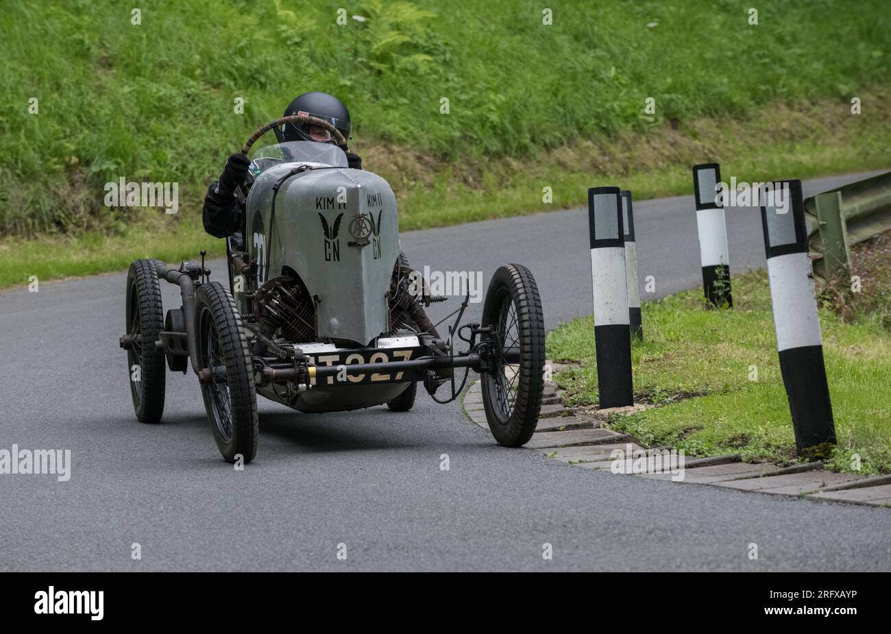 V.S.C.C. Prescott Speed Hill Climb, Prescott Hill, Gotherington, Gloucestershire, Angleterre, ROYAUME-UNI. 5 et 6 août 2023. Les membres du Vintage Sports car Club (V.S.C.C.) participant au championnat de vitesse de la ronde 5 des clubs à l'historique colline de Prescott. Cet événement de deux jours (essais du samedi / course du dimanche) avec plus de 250 voitures en action tout au long du week-end, fabriquées dès les années 10 et jusqu'à la fin des années 30 pour les voitures de sport et berlines et les voitures de course pré-1941 et gamme de l'Austin 7, Bugatti, Ford modèle A etc.cet événement est exécuté en utilisant le parcours court, (880 yards/804,7 m) et Banque D'Images