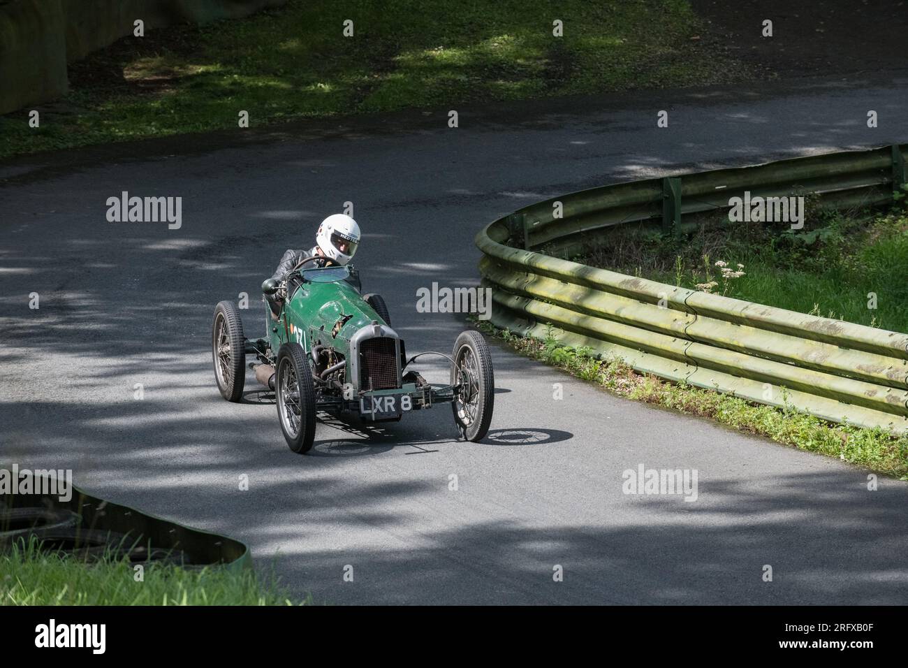 V.S.C.C. Prescott Speed Hill Climb, Prescott Hill, Gotherington, Gloucestershire, Angleterre, ROYAUME-UNI. 5 et 6 août 2023. Les membres du Vintage Sports car Club (V.S.C.C.) participant au championnat de vitesse de la ronde 5 des clubs à l'historique colline de Prescott. Cet événement de deux jours (essais du samedi / course du dimanche) avec plus de 250 voitures en action tout au long du week-end, fabriquées dès les années 10 et jusqu'à la fin des années 30 pour les voitures de sport et berlines et les voitures de course pré-1941 et gamme de l'Austin 7, Bugatti, Ford modèle A etc.cet événement est exécuté en utilisant le parcours court, (880 yards/804,7 m) et Banque D'Images