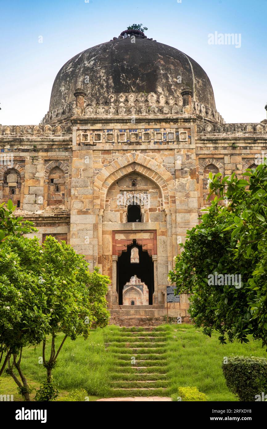 Inde, Delhi, jardins de Lodi, tombe de Sheesh Gumbad, marches Banque D'Images