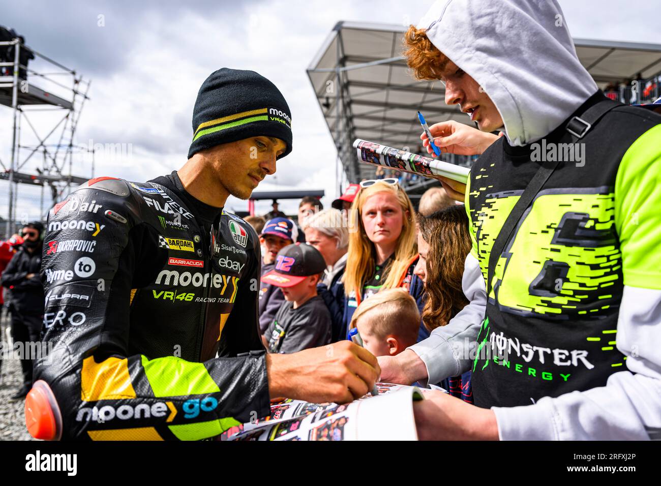 NORTHAMPTON, ROYAUME-UNI. 06 août 23. Lors de Rider Fan Parade avant le Grand Prix de Grande-Bretagne Monster Energy au circuit de Silverstone le dimanche 06 août 2023 à NORTHAMPTON, EN ANGLETERRE. Crédit : Taka G Wu/Alamy Live News Banque D'Images