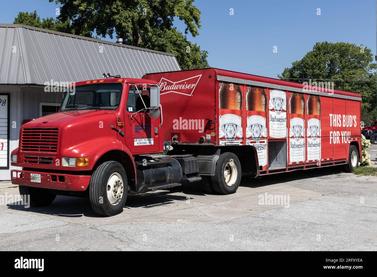 Galveston - 3 août 2023 : camion de livraison de bière Budweiser. Bud fait partie de AB InBev, la plus grande entreprise de bière au monde. Banque D'Images
