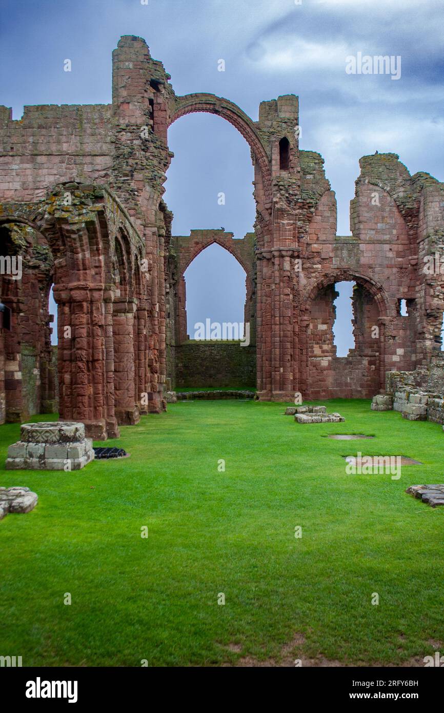 Partie des ruines du prieuré de Lindisfarne Banque D'Images