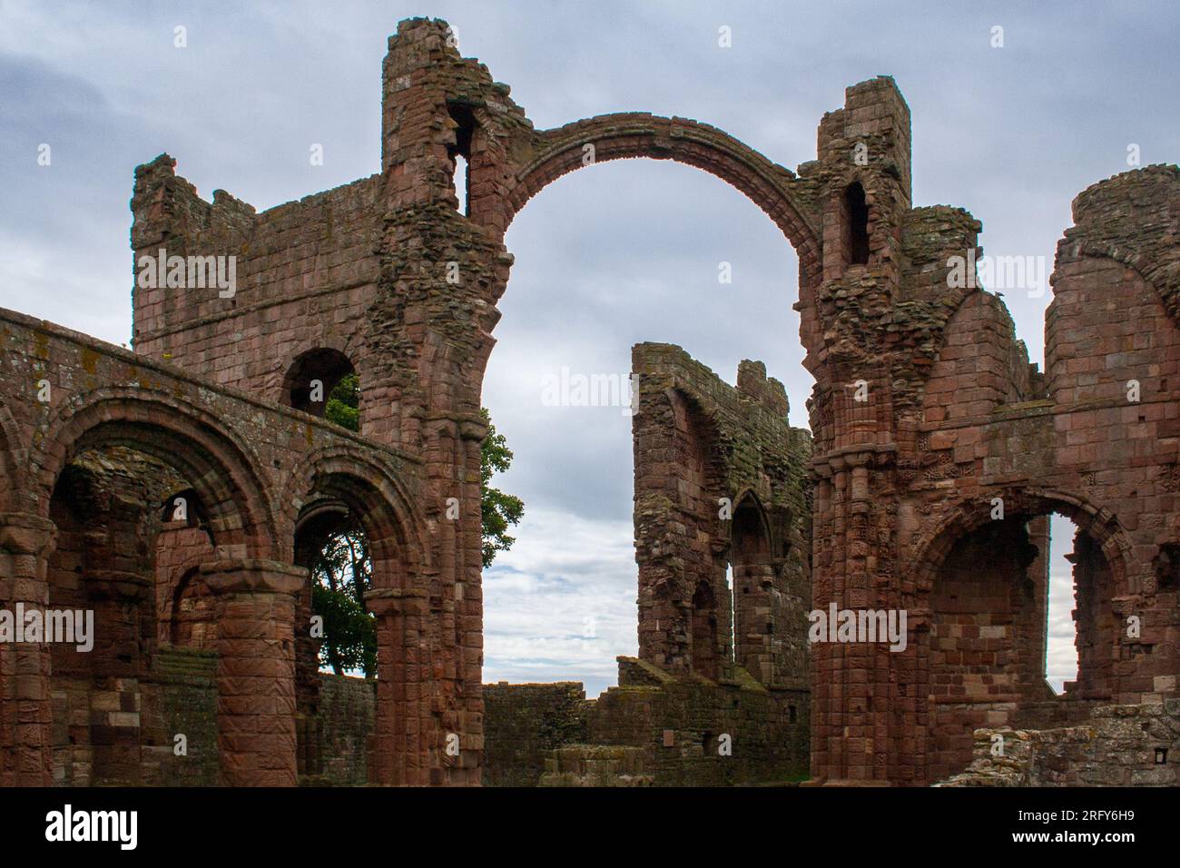 Partie des ruines du prieuré de Lindisfarne Banque D'Images