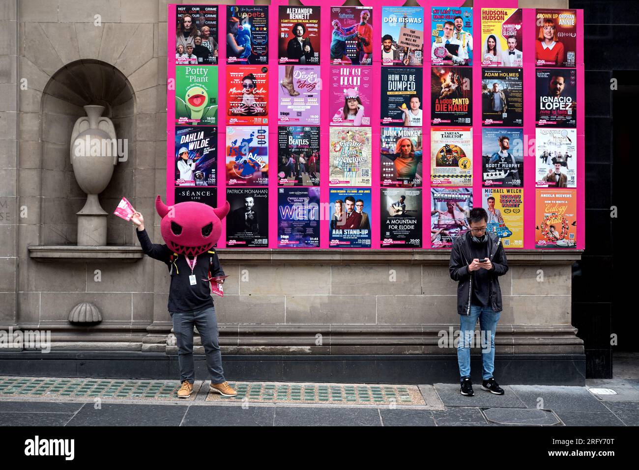 Fringe posters Advertising Shows à la Gilded Balloon Patter House sur Chambers Street, Édimbourg, Écosse, Royaume-Uni. Banque D'Images