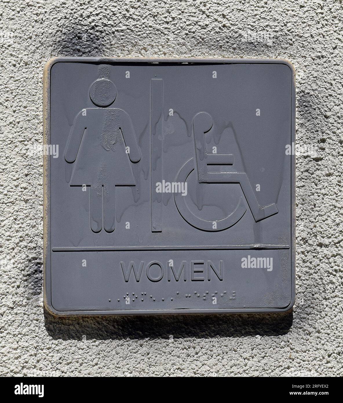 Salle de repos accessible en fauteuil roulant pour femmes dans le Hayward Memorial Park à Hayward, Californie Banque D'Images