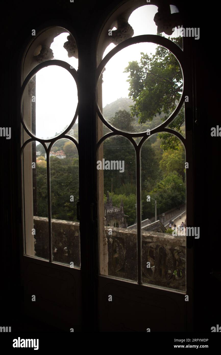 Mélange captivant d'architecture gothique complexe et d'histoire riche à Quinta da Regaleira, un Trésor intemporel de Sintra, au Portugal Banque D'Images