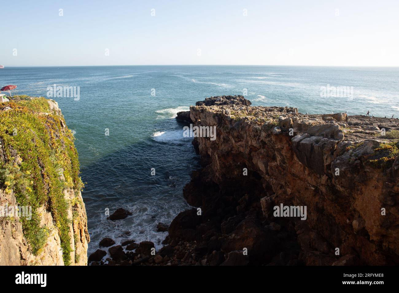 Cascais est la ville balnéaire la plus chic près de Lisbonne, où tous les gens s'échappent de la ville pour une excursion d'une journée, surtout en été. Banque D'Images