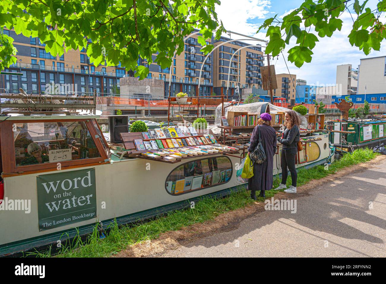 Word on the Water’s Canalboat Bookstore de Londres . Banque D'Images