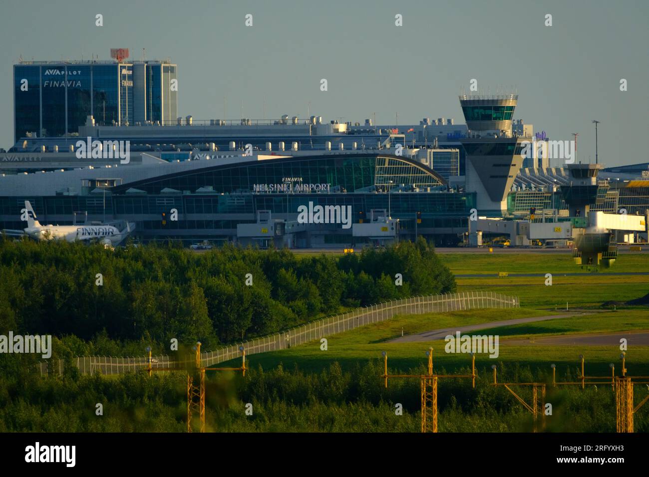 Helsinki / Finlande - 5 AOÛT 2023 : aéroport d'Helsinki, exploité par Finavia, terminaux 1 et 2. Portes 22-30. Banque D'Images