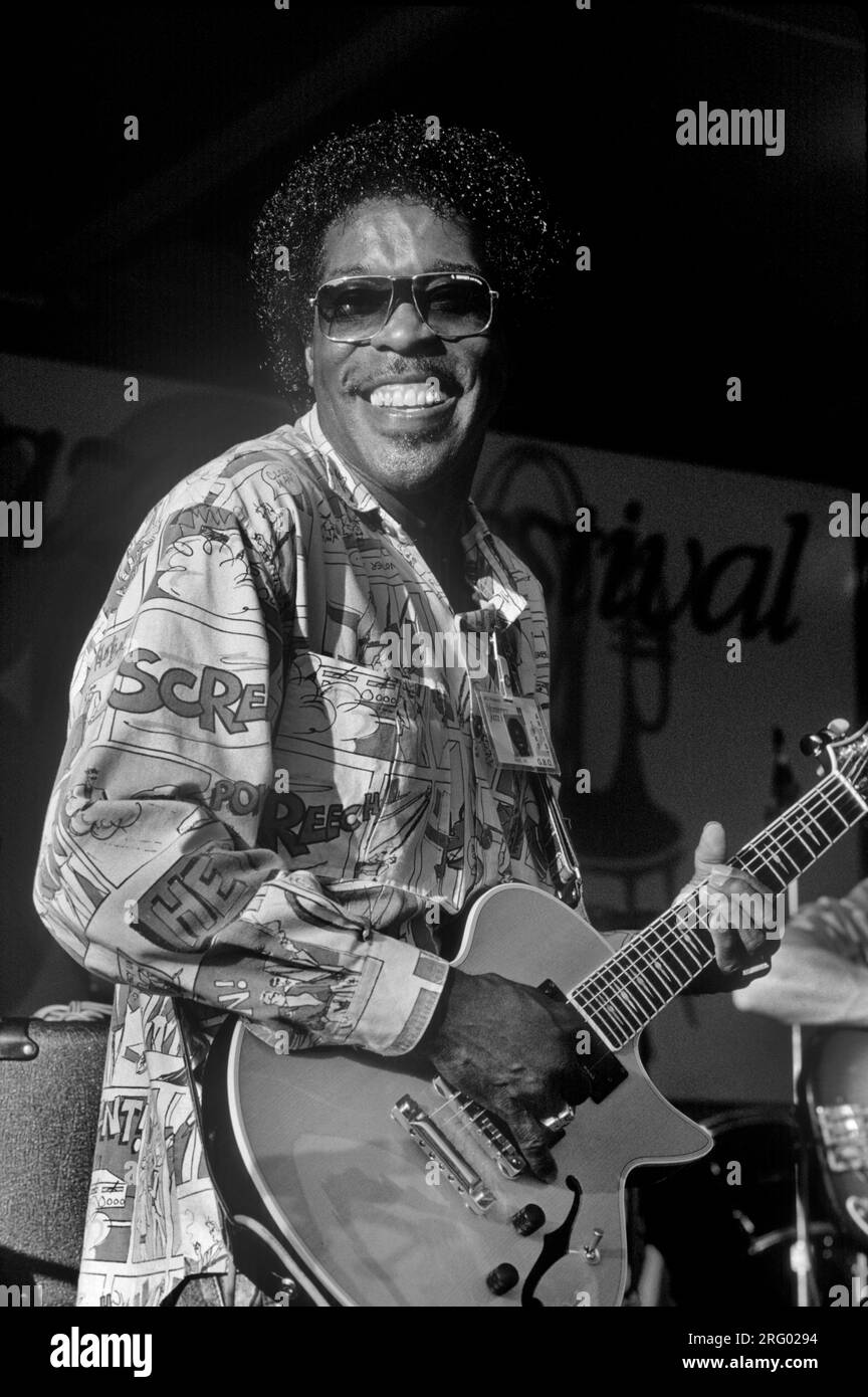 Le guitariste et chanteur de blues Buddy Guy en concert au Monterey Blues Festival. Monterey, Californie, États-Unis Banque D'Images