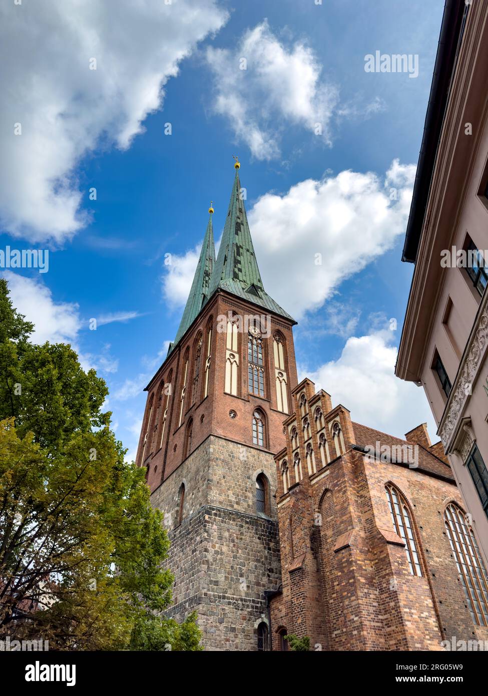 BERLIN, ALLEMAGNE - 22 JUILLET 2023 : Nikolaikirche, également connu sous le nom de St. Église Nicolas dans la ville de Berlin, Allemagne. C'est la plus ancienne église de Berlin. Banque D'Images