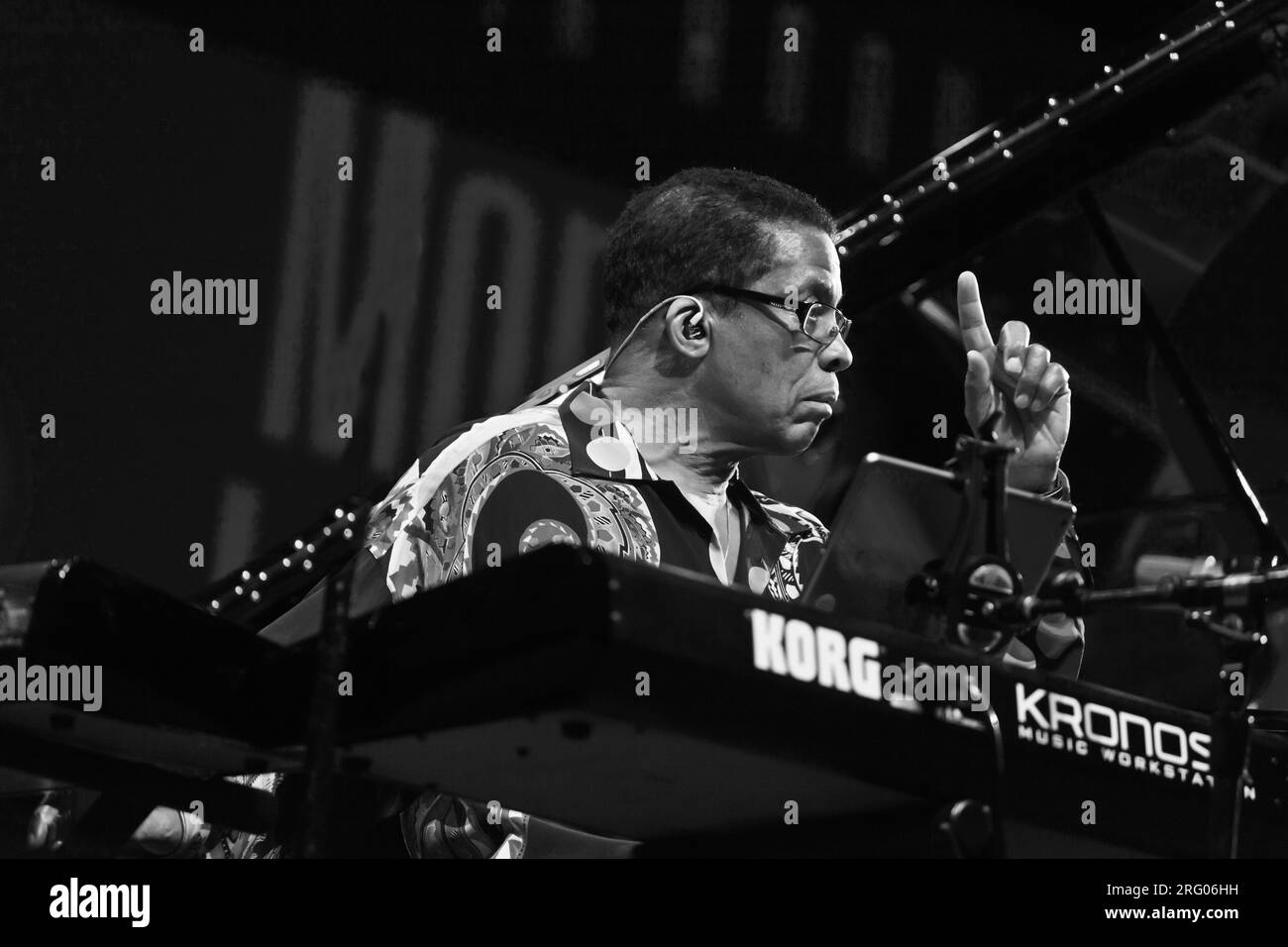 HERBIE HANCOCK préformes sur la scène principale au festival de jazz de Monterey Banque D'Images