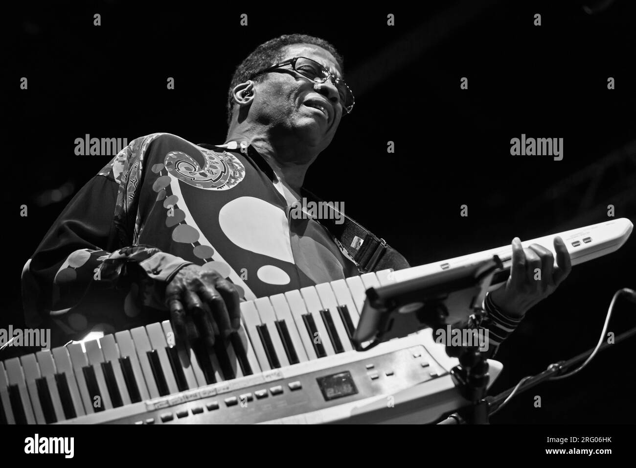 HERBIE HANCOCK préformes sur la scène principale au festival de jazz de Monterey Banque D'Images