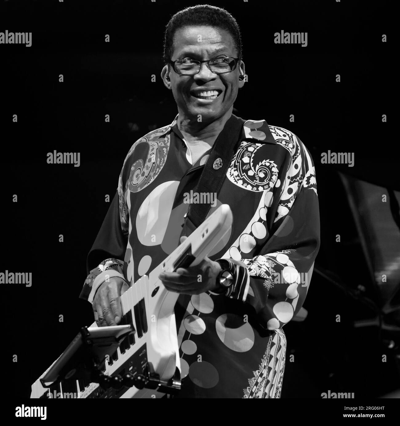 HERBIE HANCOCK préformes sur la scène principale au festival de jazz de Monterey Banque D'Images